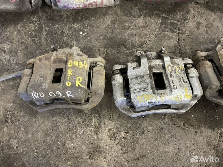 Суппорт передний правый/левый Kia Rio 2011-2017