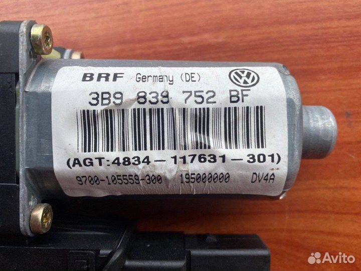 Мотор стеклоподъемника задний правый Vw Passat B5+