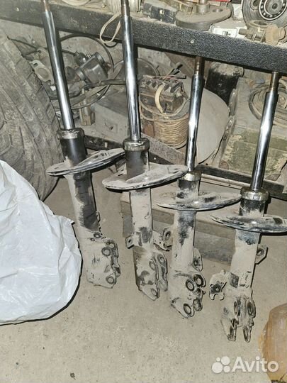 Стойки на toyota camry 40