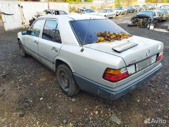 Стекло заднее левое mercedes w124