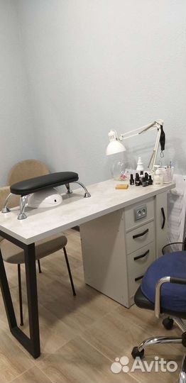 Маникюрный стол