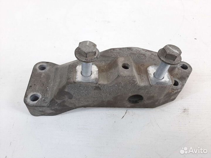 Кронштейн крепления АКПП Шкода Октавия а7