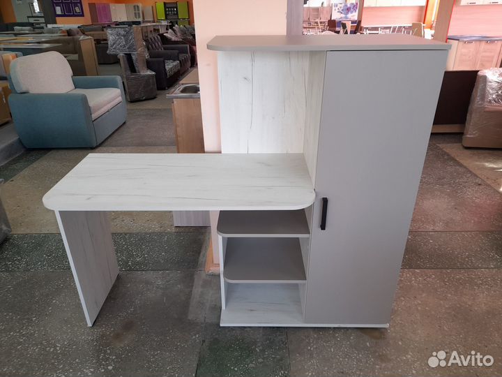 Стол компьютерный для школьника с пеналом. Новый