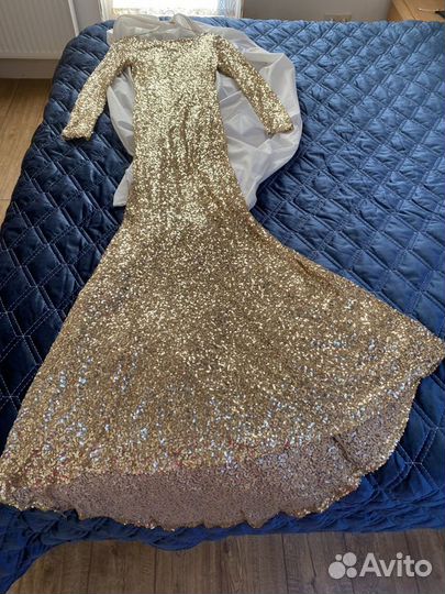 Вечернее платье из золотых пайеток