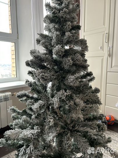 Елка искусственная заснеженная