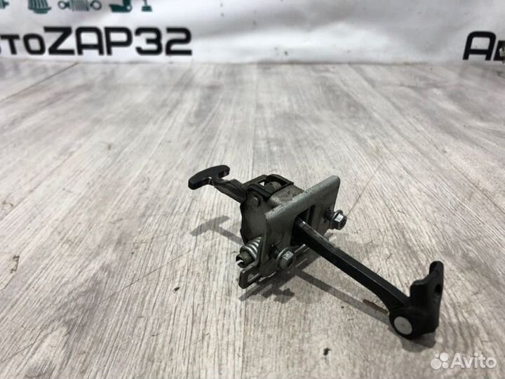 Ограничитель двери Peugeot 308 EP6 2010