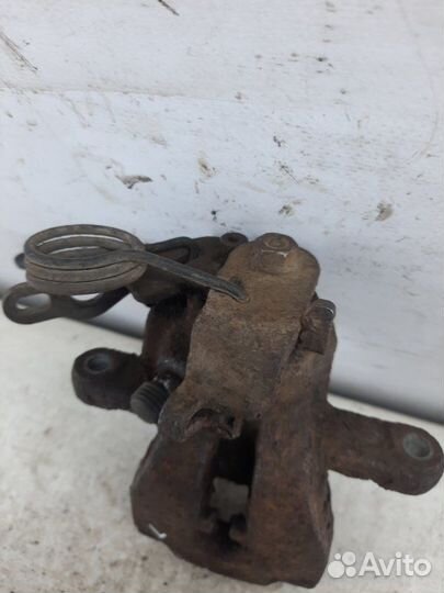 Суппорт тормозной задний левый Ford Galaxy минивэн