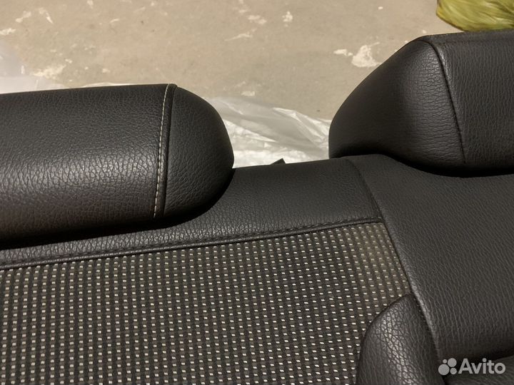 Сиденья задние на opel astra j 1,6 turbo