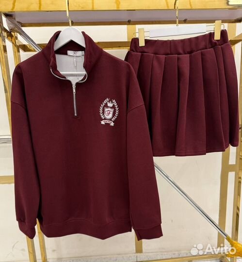 Костюм женский с юбкой