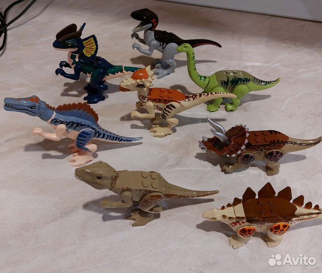 Модель солдитка 13 штук. 8 динозавр
