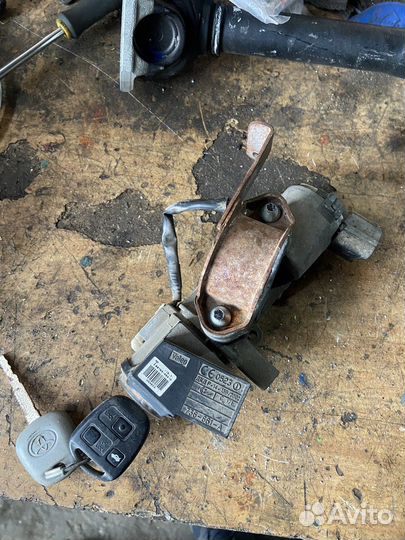 Замок зажигания Toyota Avensis T250