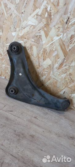 Рычаг передний правый Nissan Juke F15