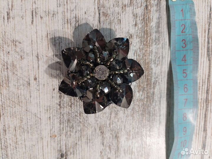 Брошь ручной работы из бисера