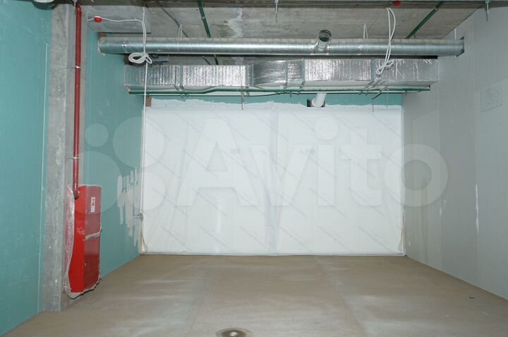 Торг. помещ. 60,61 м² на 1-м эт. ТЦ у метро