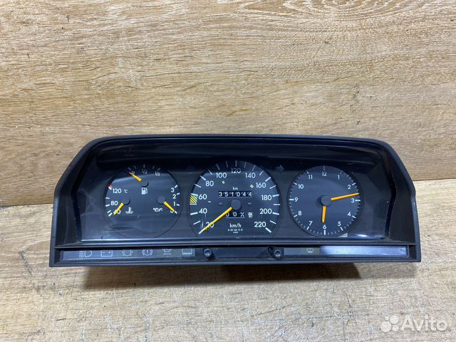 Панель приборов Mercedes W201 бензин 112501