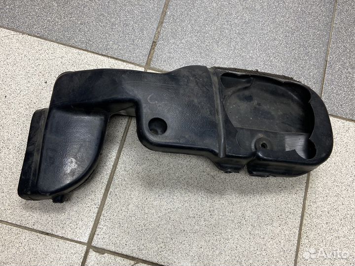 Воздухозаборник VW Passat B3 357805961E