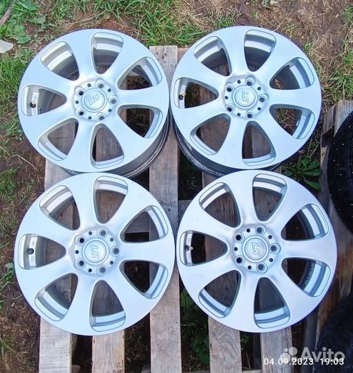 Литые диски R16 5*114.3 DIA 66.1 ET40 Дастер