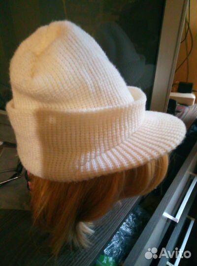 Женская беретка с козырьком