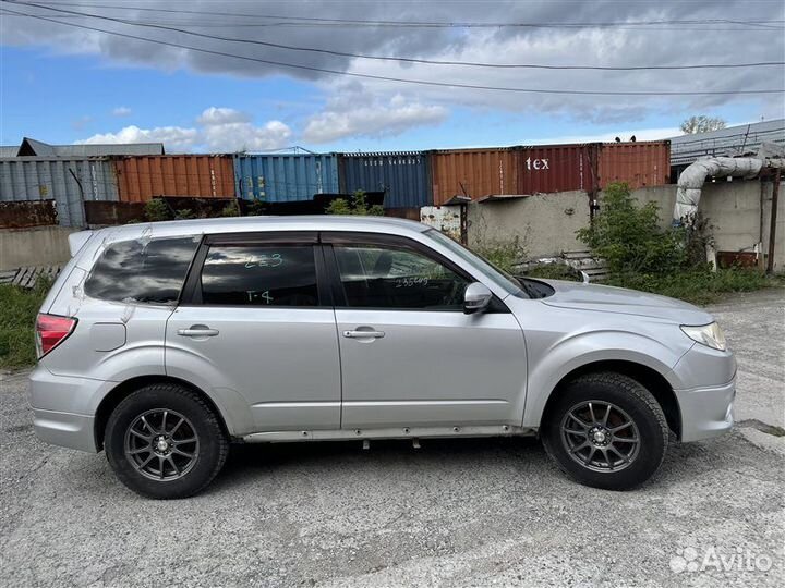 Уплотнительная резинка двери багажника Subaru