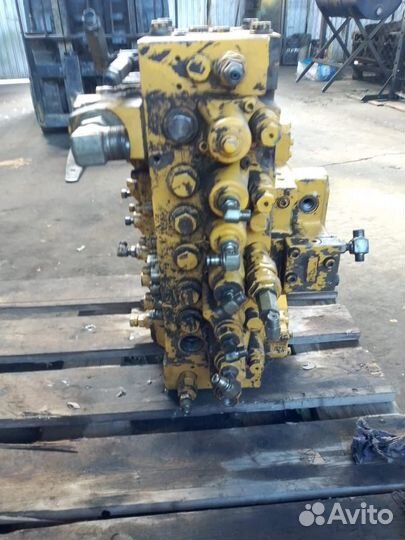 Распределитель гидравлики экскаватора komatsu