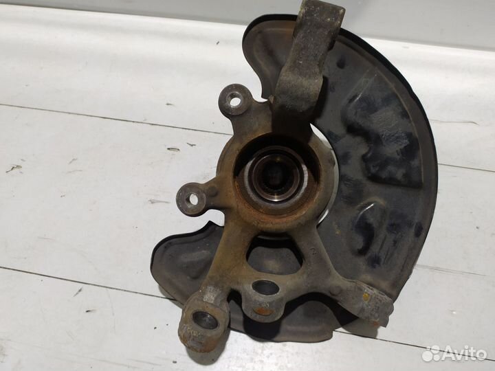 Цапфа/кулак поворотный передний левый Mercedes-Ben