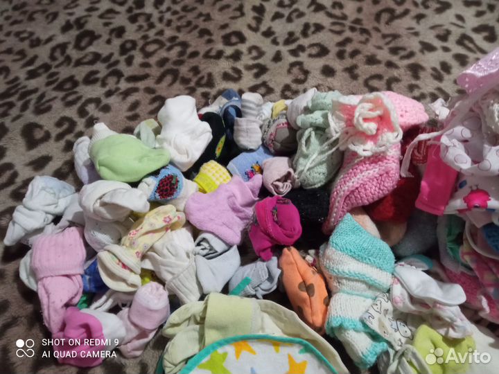 Шапочки, чепчики, пинетки, носочки,царапки,варежки