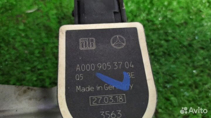 Датчик уровня кузова задний правый Mercedes-Benz
