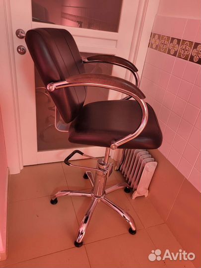 Парикмахерское кресло