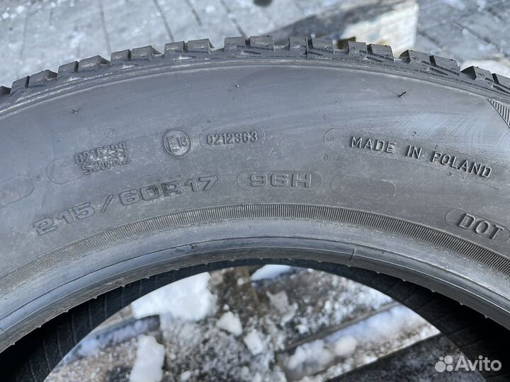 Goodyear UltraGrip 8 Performance 215/60 R17