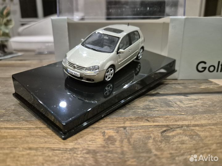 Volkswagen golf 5 пятидверка 1/43 autoart