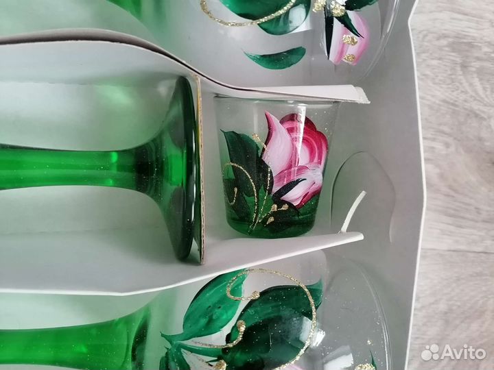 Набор бокалов и рюмок