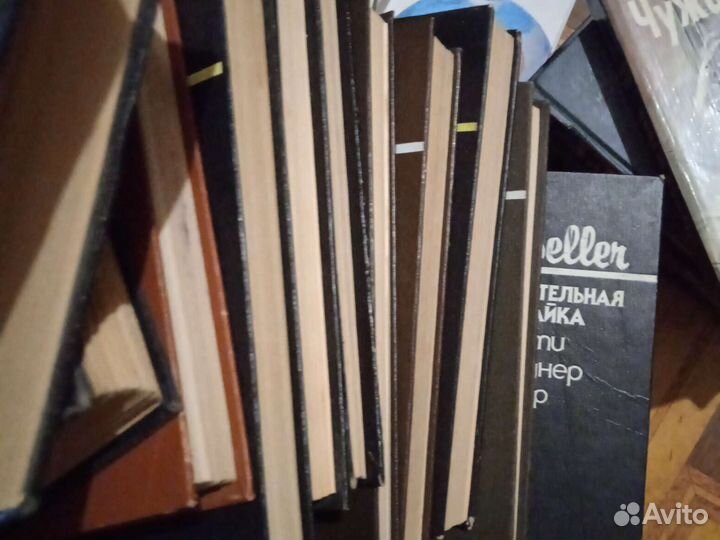 Книги взрослые и детские. Детективы и фентези