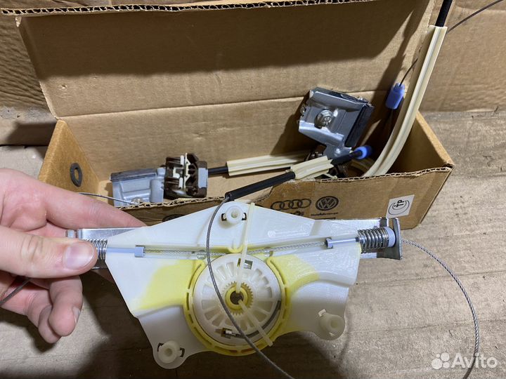 Стеклоподъемник передний правый VAG 1JM898462B