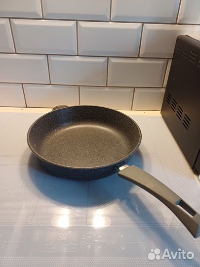 Кастрюли и сковороды