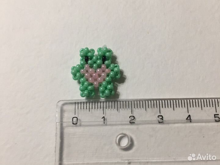 Лягуха с сердечком из бисера