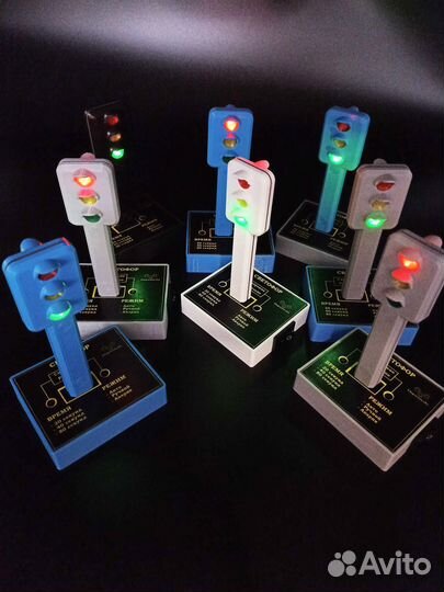 Светофор игрушка с набором знаков серый