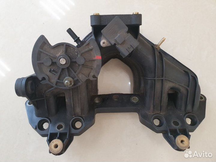 Коллектор впускной Peugeot 405