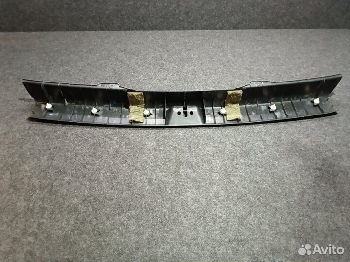 Накладка замка багажника Mitsubishi Lancer 9 4G18