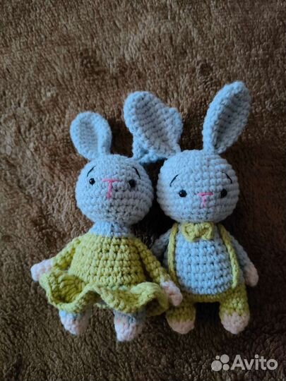 Вязаные игрушки Зайка