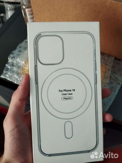 Чехлы и стекло на iPhone 14