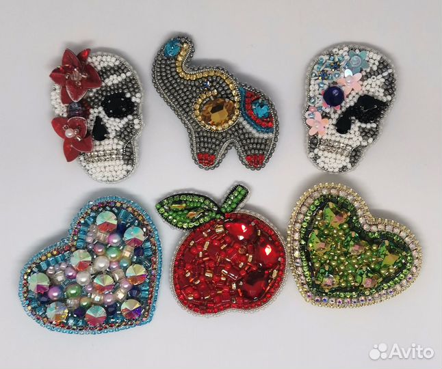 Брошь ручной работы из бисера