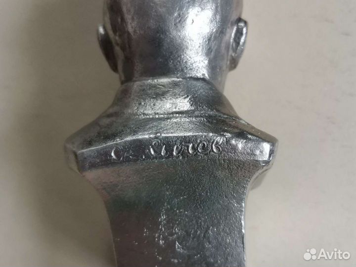 Бюст ленина