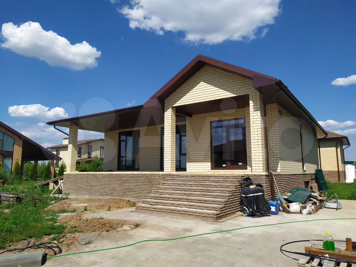 Коттедж 235 м² на участке 8 сот.