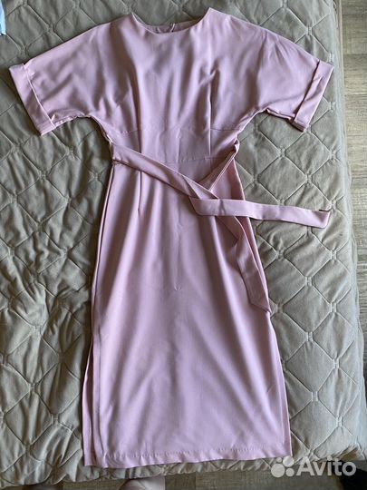 Платье ниже колен