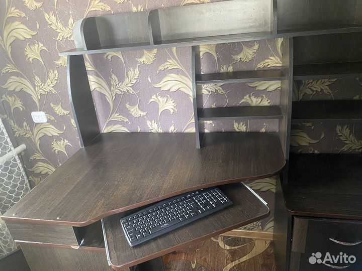 Компьютерный стол
