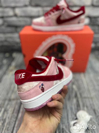 Кроссовки оптом