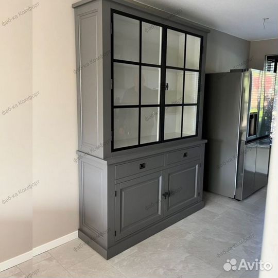 Шкаф витрина