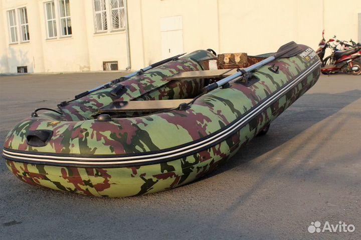 Лодка Ривьера 2900