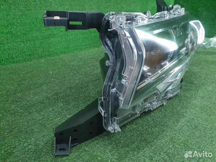 Фара левая Toyota Land Cruiser Prado
