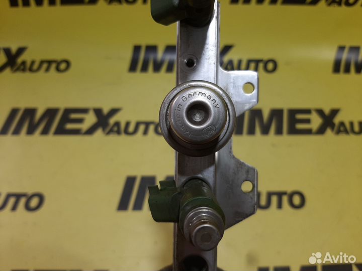 Топливная рампа с форсунками Volvo V70 2.4